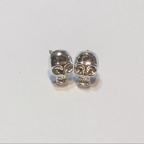 ULTRA SHINY skull stud earrings - silver plated - Picture 3 of 4